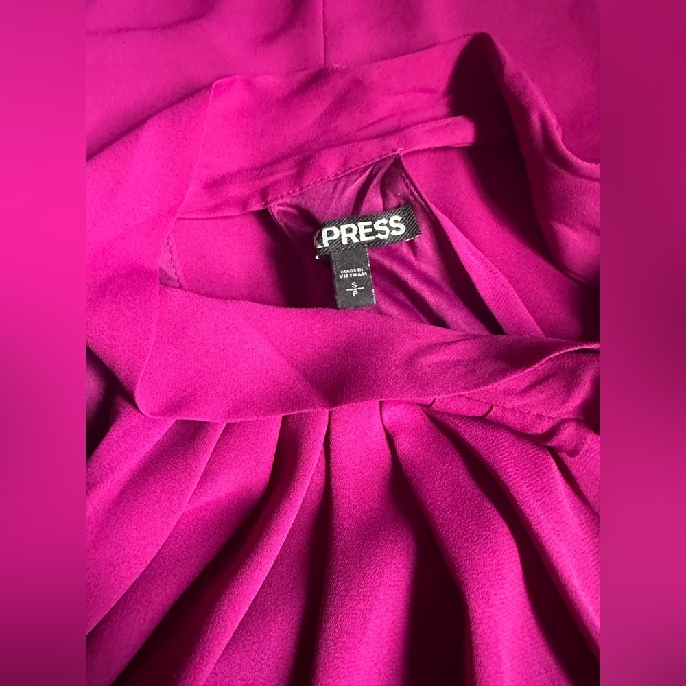 Express Magenta Sleeveless Blouse. Size Small. - Picture 4 of 5